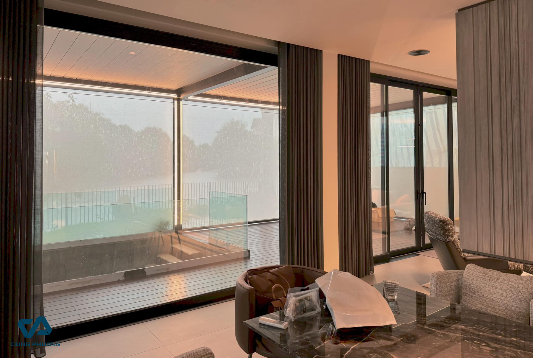 Trời mưa lớn nhưng bên trong vẫn yên tĩnh, khô ráo – thể hiện khả năng cách âm & chống nước cực tốt